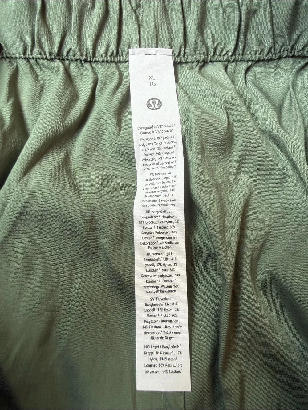 Like New - Lululemon Lightweight Adjustable Mid-Rise Cargo Pant (XL)